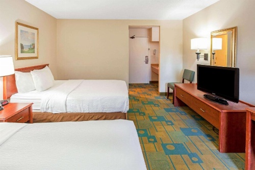 La Quinta Inn & Suites by Wyndham Milwaukee Airport / Oak Creek image 15