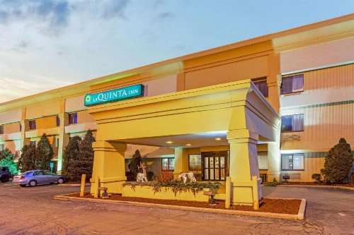 La Quinta Inn & Suites by Wyndham Milwaukee Airport / Oak Creek image 20