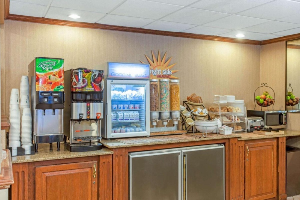 La Quinta Inn & Suites by Wyndham Milwaukee Airport / Oak Creek Image 24