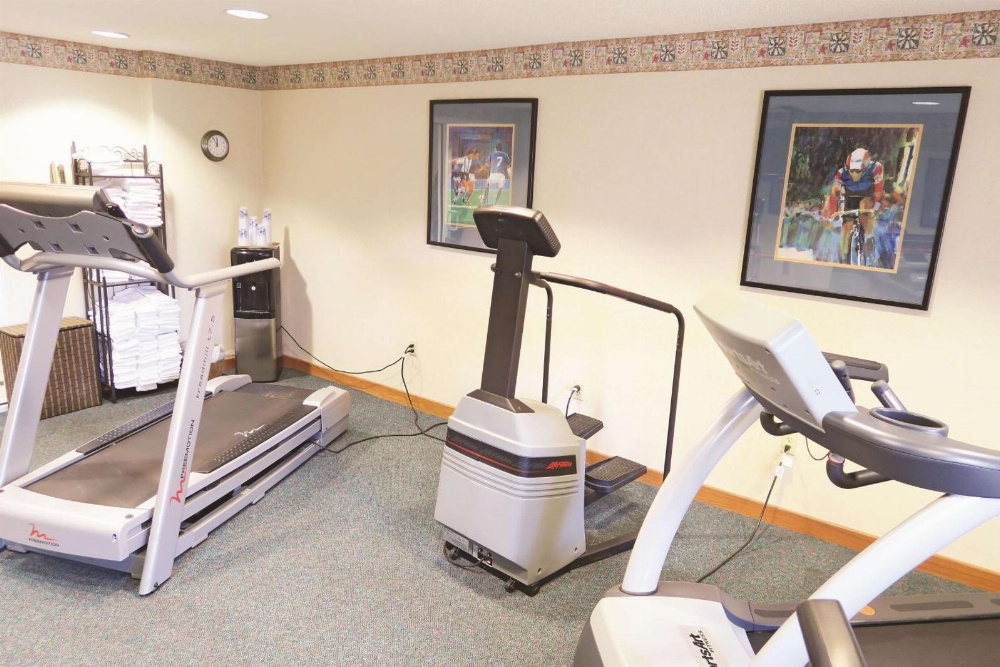 La Quinta Inn & Suites by Wyndham Milwaukee Airport / Oak Creek