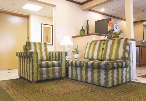 La Quinta Inn & Suites by Wyndham Milwaukee Airport / Oak Creek image 6